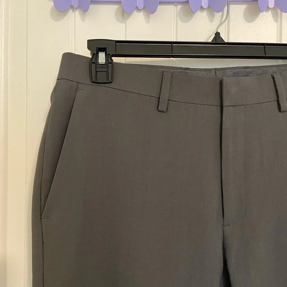 EUC | Haggar men’s‎ premium comfort flat front slim fit dress pants — 32x32